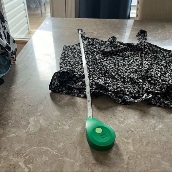 Cute Black Floral Tank Top - Picture 4 of 7